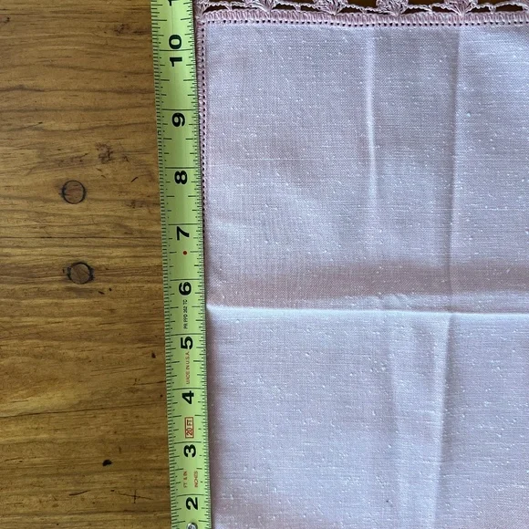 SOLD - Vintage Pink Linen Napkins with Crocheted Edges - Set of 4 - Picture 7 of 11